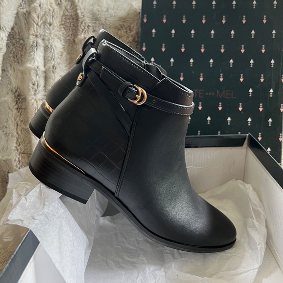 NWT Black Ankle Boots with Gold Accent Size 6 - Picture 2 of 12